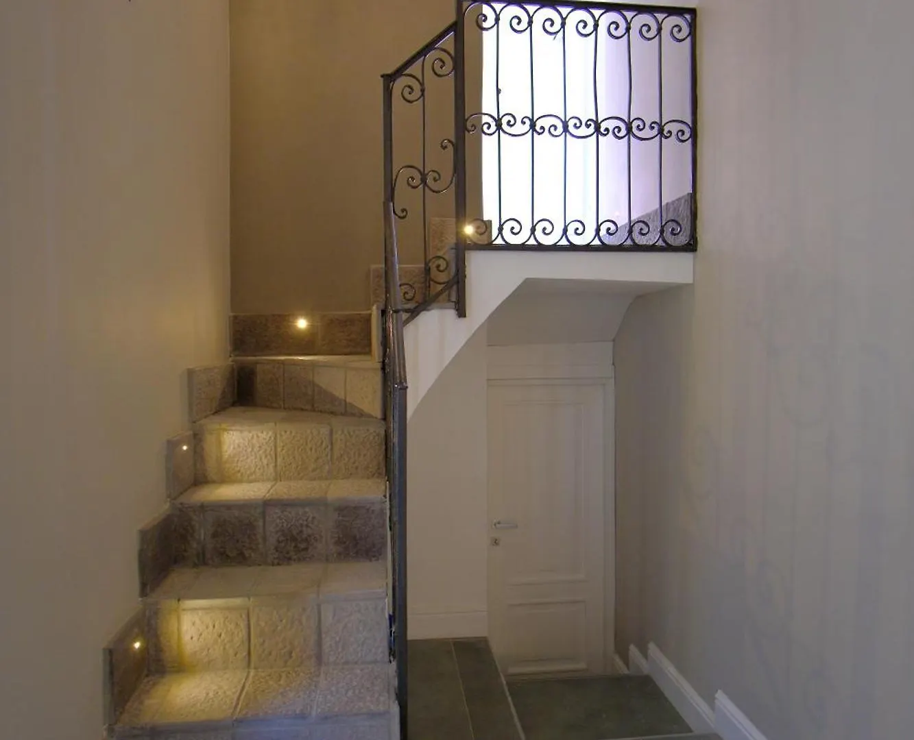 Leone Camere D'Autore - Rooftop Prince Centro Storico Naples 0*,  Italy
