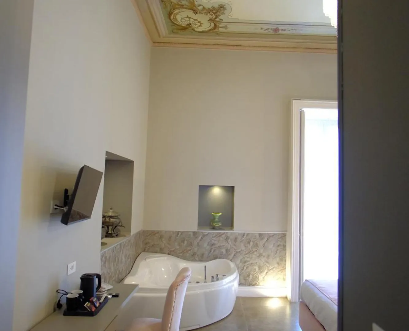 Leone Camere D'Autore - Rooftop Prince Centro Storico Naples 0*,  Italy