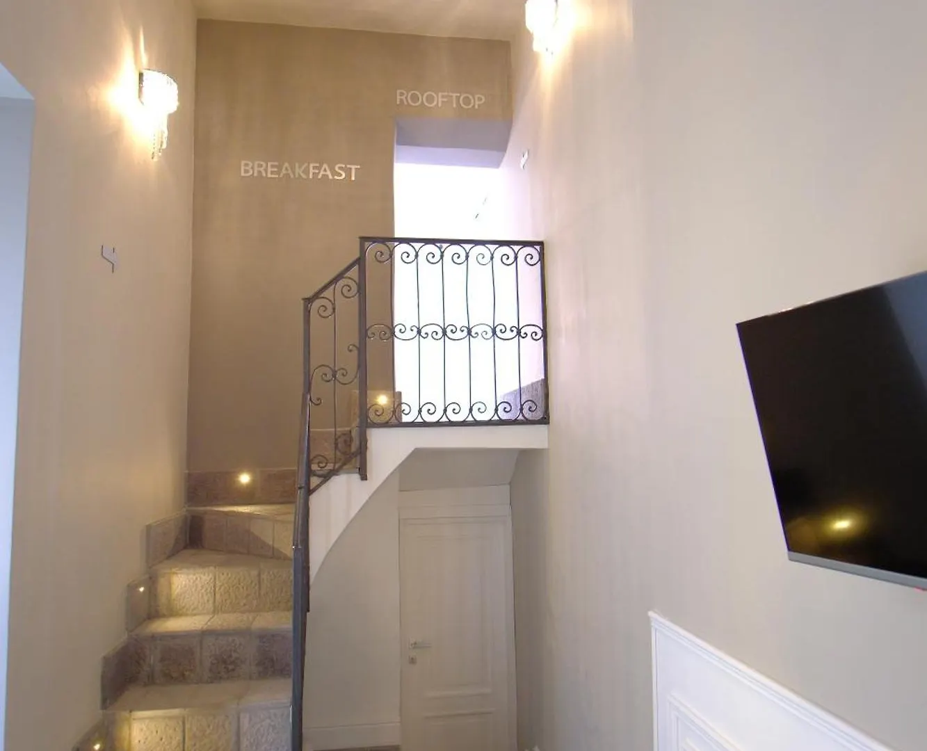 Leone Camere D'Autore - Rooftop Prince Centro Storico Naples Guest house