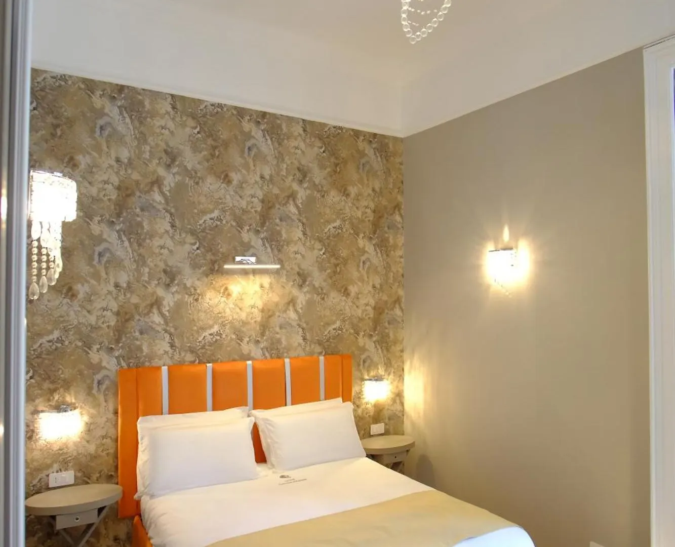 Guest house Leone Camere D'Autore - Rooftop Prince Centro Storico Naples