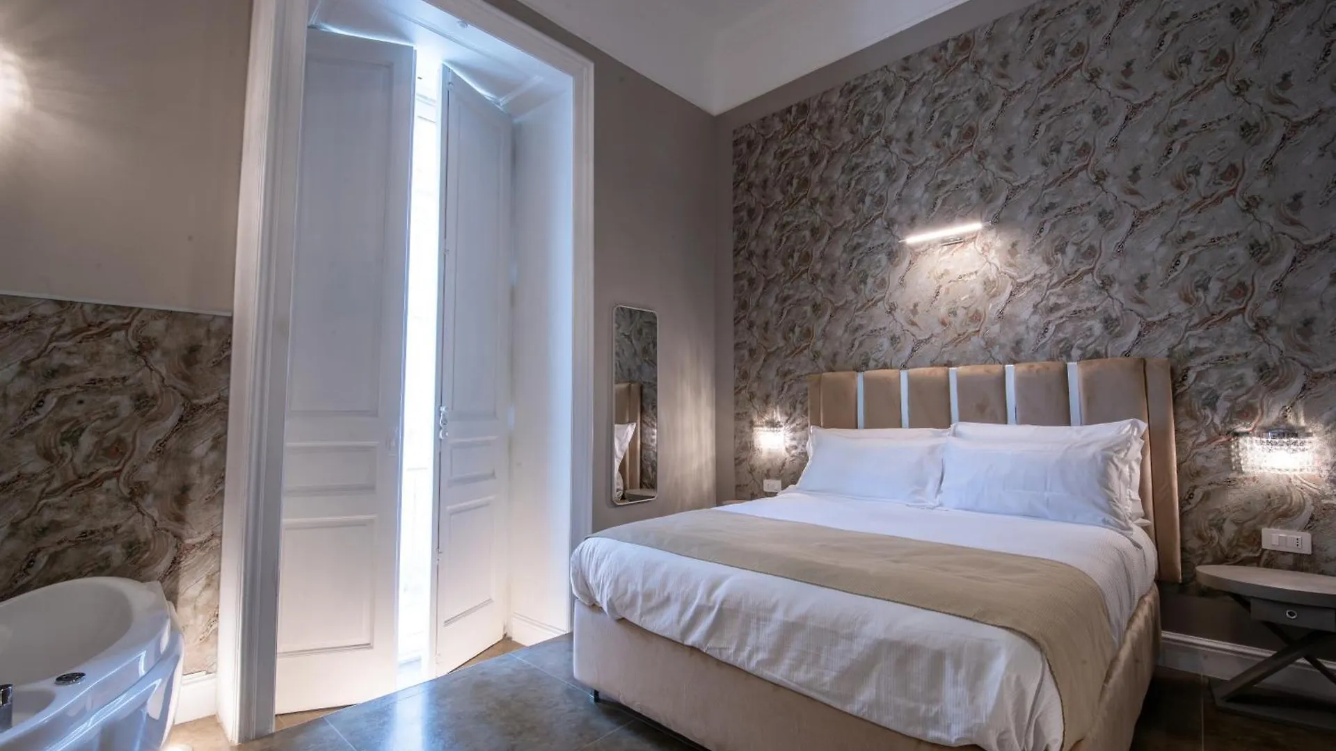 Guest house Leone Camere D'Autore - Rooftop Prince Centro Storico Naples
